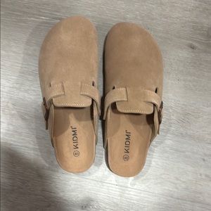 Women's Tan Slip-On Shoes